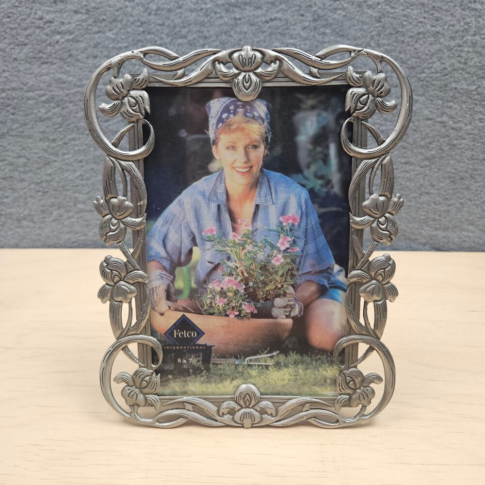 VTG Ornate Antiqued Pewter Tone Filigree Floral Picture Frame for 5 x 7 photo
